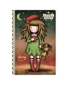 Джобен дневник за 2023г. от колекцията на Santoro Gorjuss. Малък и удобен за всяка дамска чанта. Отпред има малко сладко момиче с шапка на главата и играчка в ръката. Дневника е в преливащи цветове.